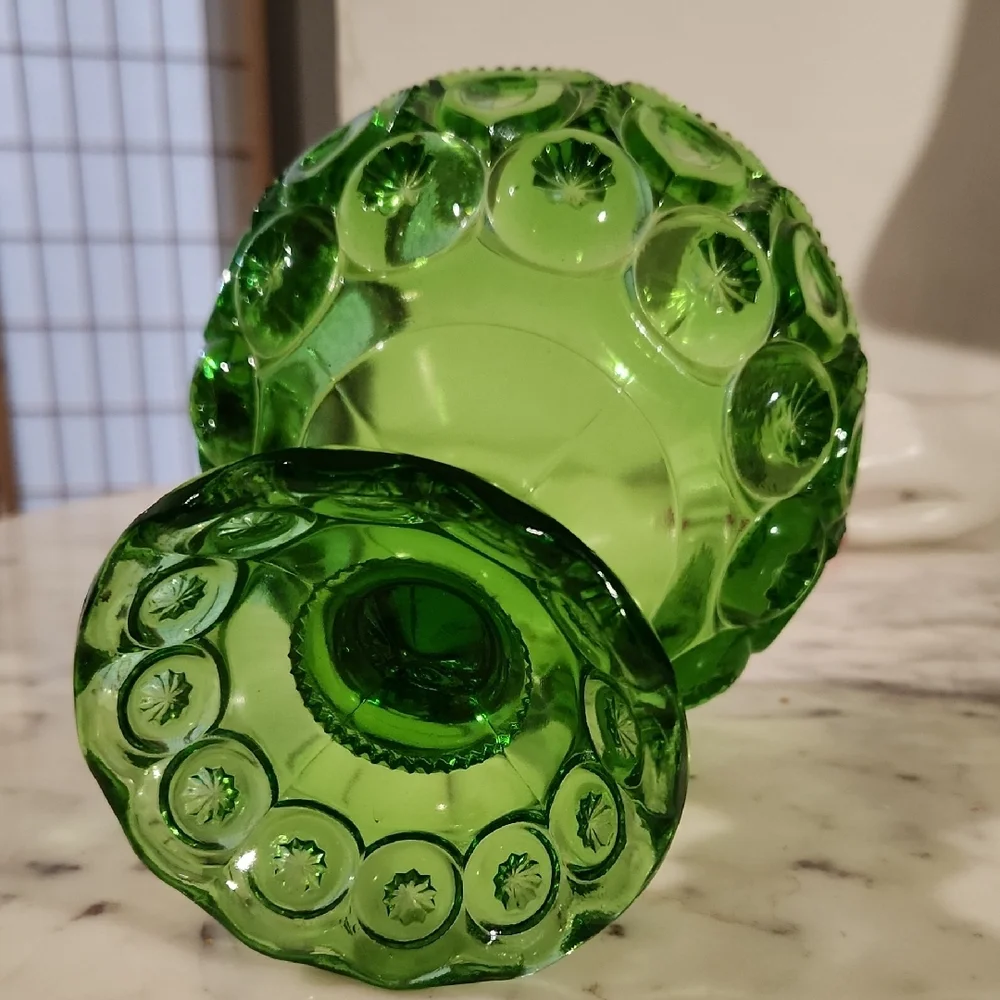 Vintage | L E Smith Moon & Stars Green Glass Pededtal Compote Bowl - Picture 6 of 6